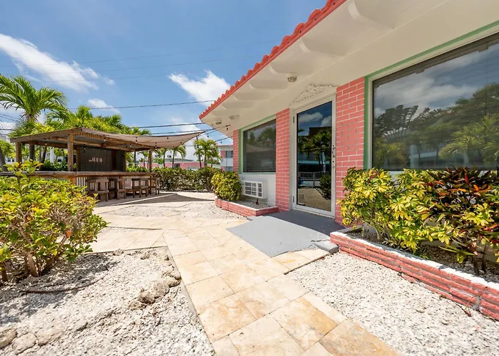 Tropical Breeze Vacation Apartment