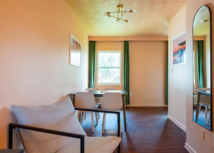 Tropical Breeze Vacation Apartment Clearwater Beach