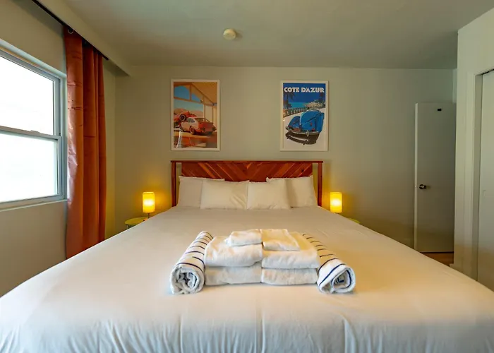 Tropical Breeze Vacation Apartment *