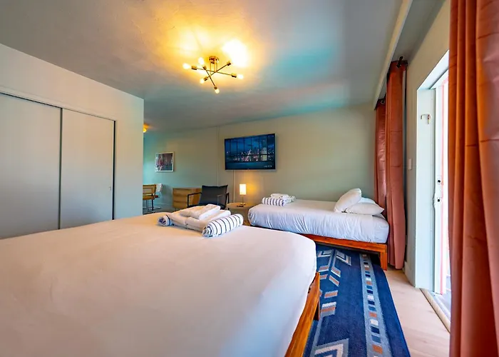 Tropical Breeze Vacation Apartment