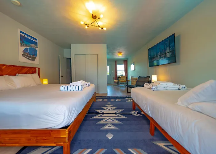 Tropical Breeze Vacation Apartment *