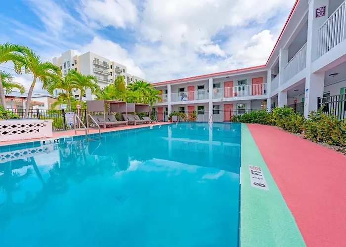 Tropical Breeze Vacation Apartment *